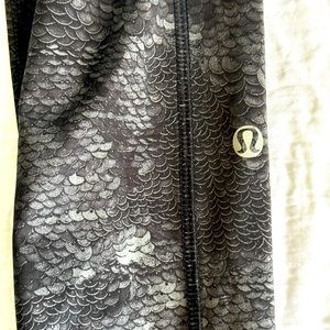 These are practically vintage lulu leggings! Gorgeous and feel amazing